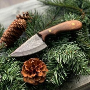 Custom Handmade 1095 Damascus Steel Fixed Blade Skinner Hunting Knife With Leather sheath (Walnut Wood handle)