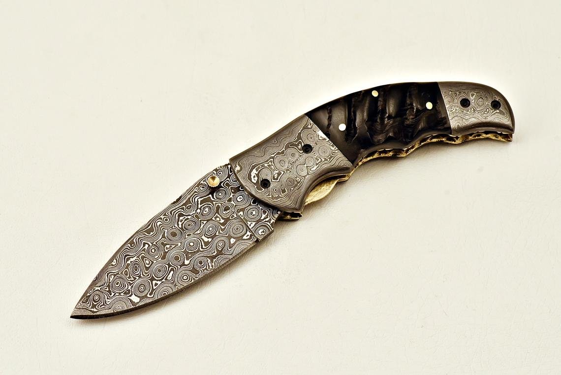 Handmade Damascus Steel Folding Knife with leather sheat - Image 2