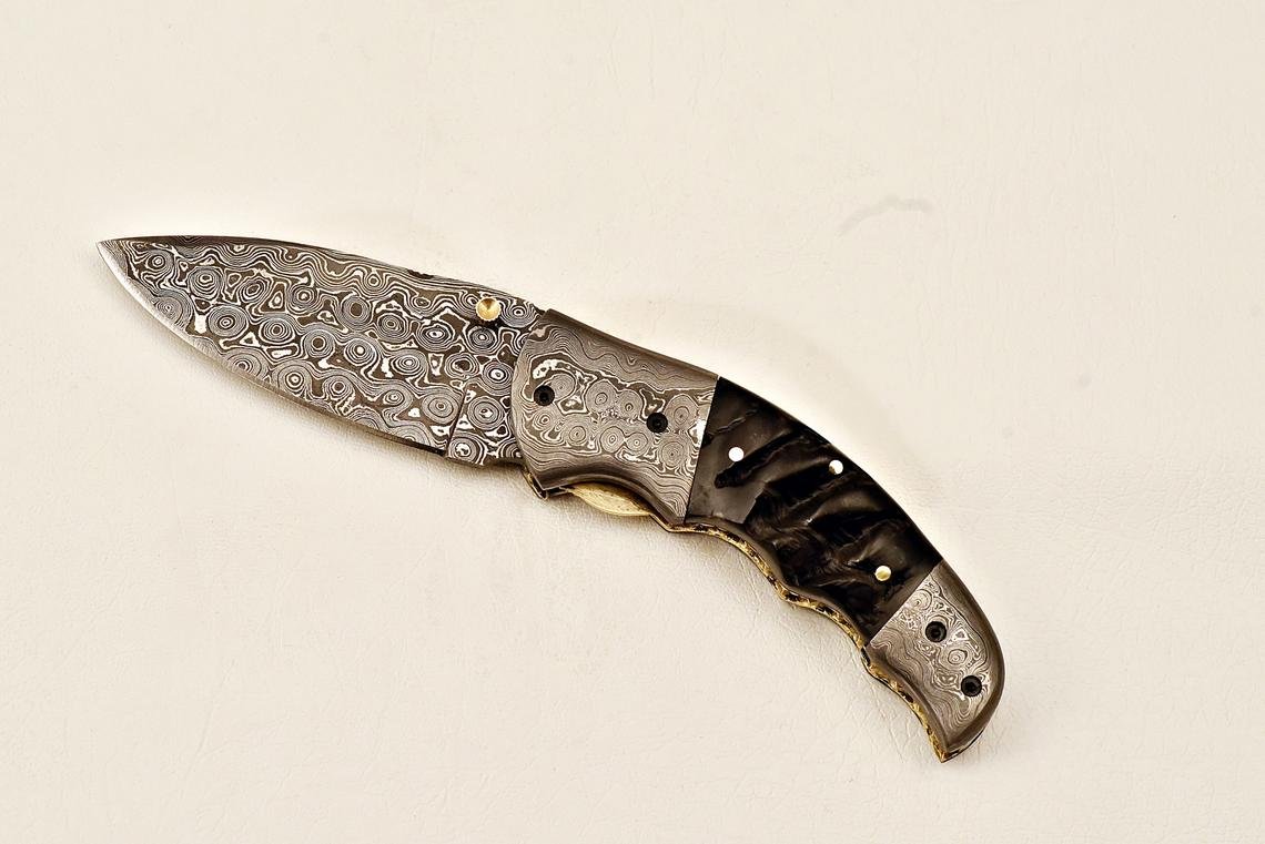 Handmade Damascus Steel Folding Knife with leather sheat - Image 3
