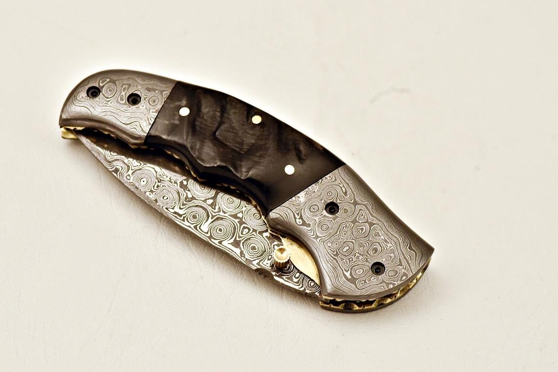 Handmade Damascus Steel Folding Knife with leather sheat - Image 4
