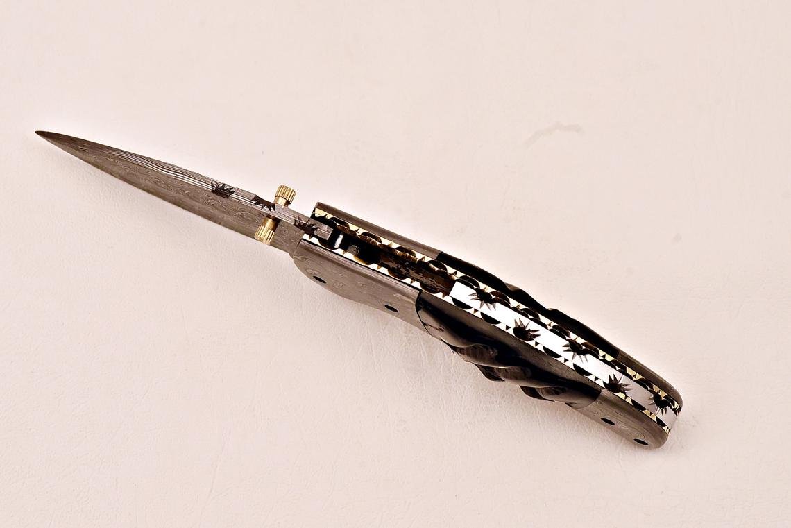 Handmade Damascus Steel Folding Knife with leather sheat - Image 5