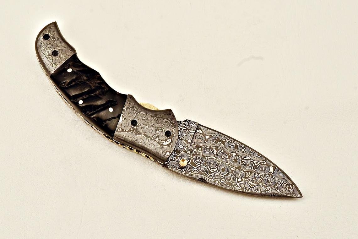 Handmade Damascus Steel Folding Knife with leather sheat - Image 6