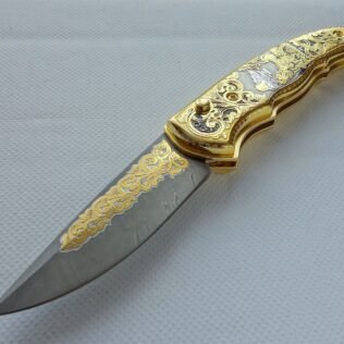 Damascus folding knife “Wolf and the full moon”
