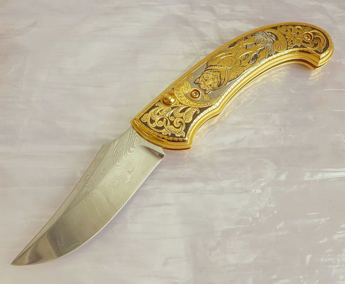 Damascus Folding Knife "Wolf"