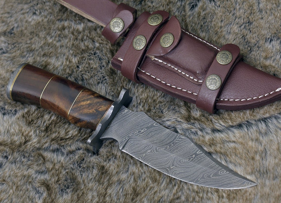 DAMASCUS HUNTING KNIFE, Custom 10.0" ,Hand forged, Damascus Bowie knife, Damascus Guard, Exotic Bolivian Rose wood handle - Image 2