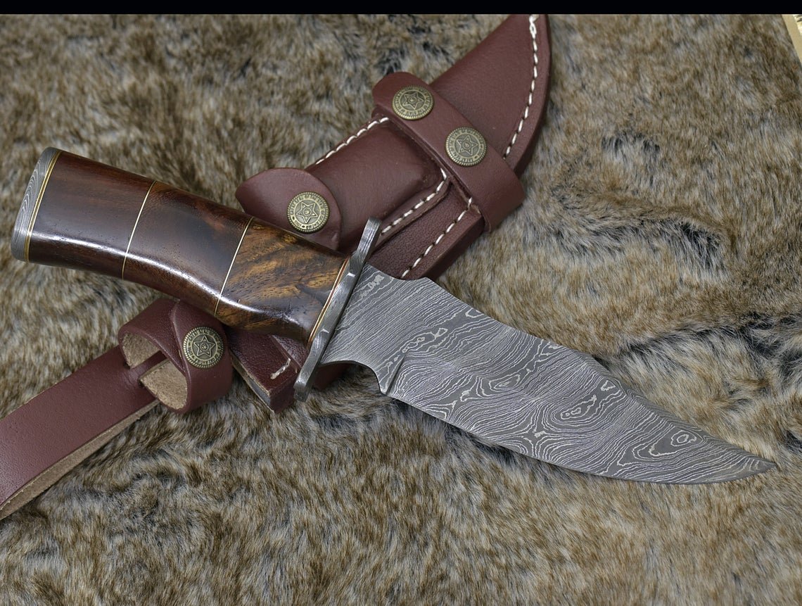 DAMASCUS HUNTING KNIFE, Custom 10.0" ,Hand forged, Damascus Bowie knife, Damascus Guard, Exotic Bolivian Rose wood handle