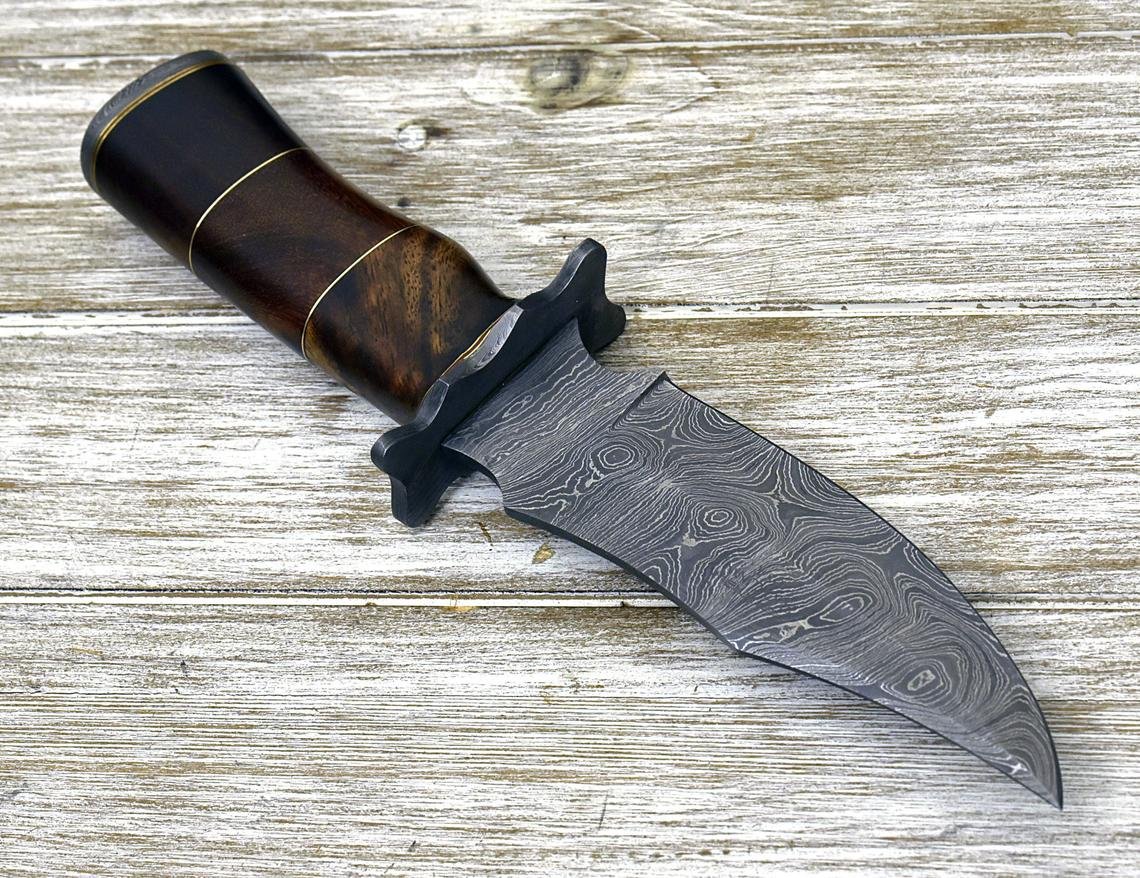 DAMASCUS HUNTING KNIFE, Custom 10.0" ,Hand forged, Damascus Bowie knife, Damascus Guard, Exotic Bolivian Rose wood handle - Image 8