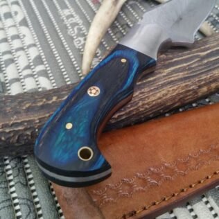 Perfect Hunting Knife Custom Hand Forged Damascus Steel Twist Pattern Sharp Blade Hunting Knife With Leather Sheath