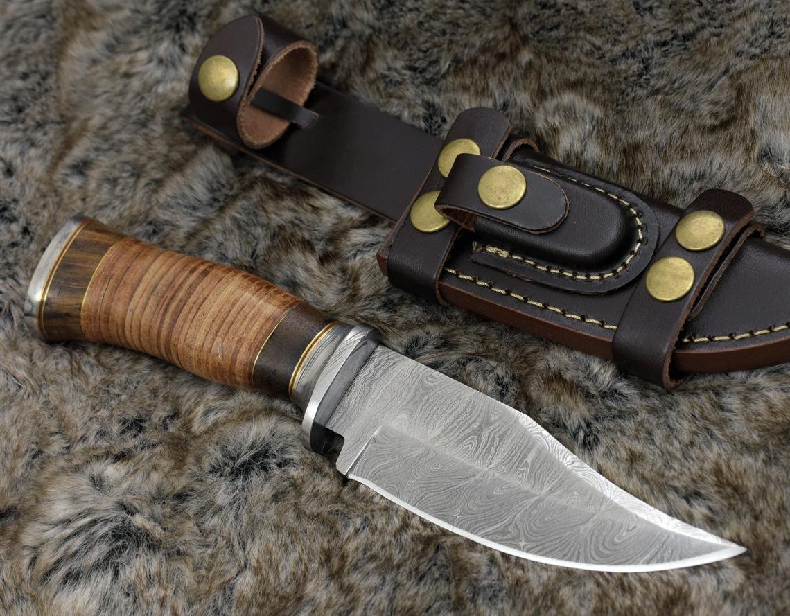 DAMASCUS HUNTING KNIFE, Custom Damascus knife, 10" ,Hand forged, Damascus steel knife, Damascus Guard, Rose wood & Leather Handle - Image 2