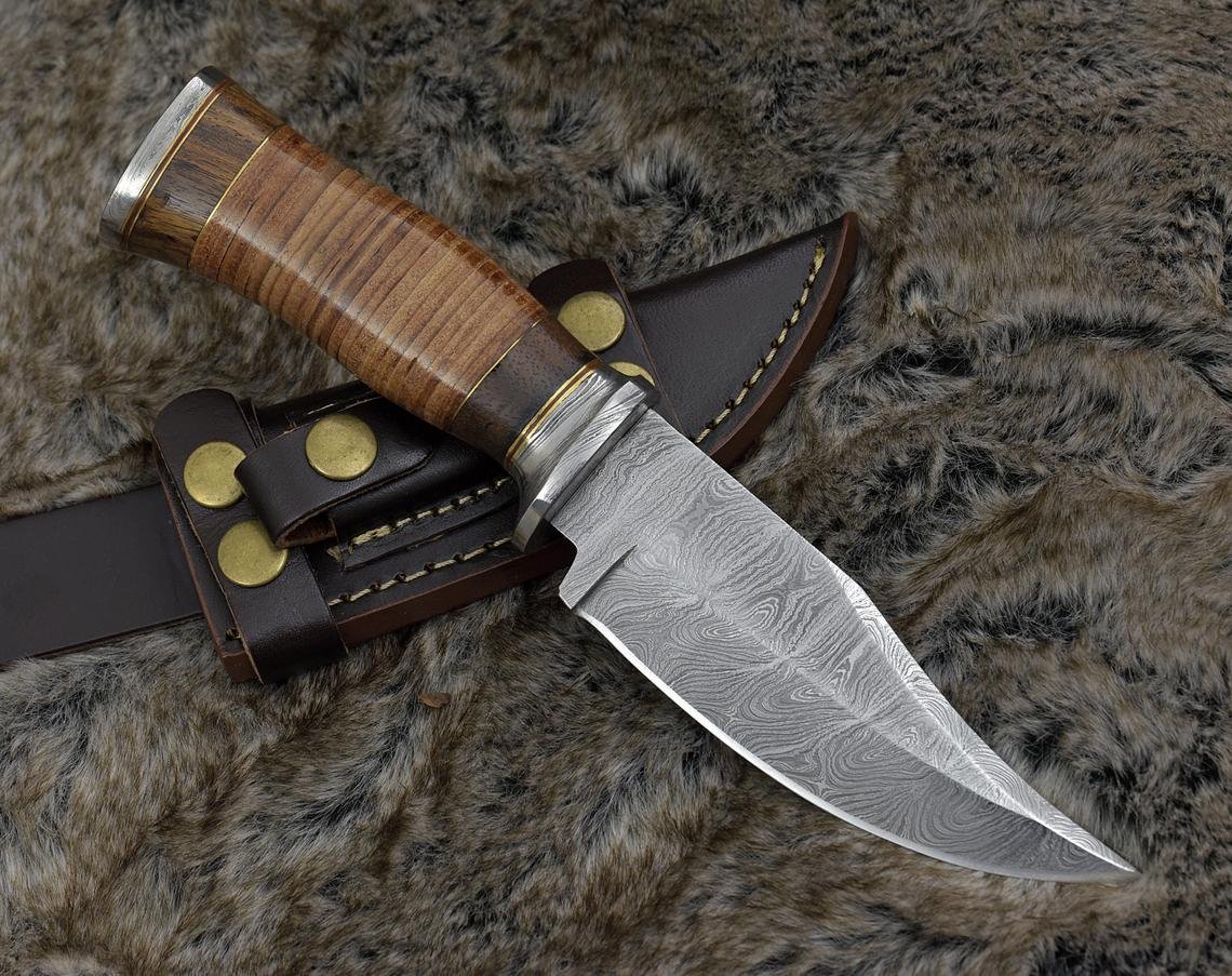 DAMASCUS HUNTING KNIFE, Custom Damascus knife, 10" ,Hand forged, Damascus steel knife, Damascus Guard, Rose wood & Leather Handle