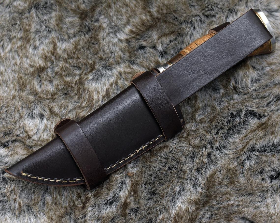 DAMASCUS HUNTING KNIFE, Custom Damascus knife, 10" ,Hand forged, Damascus steel knife, Damascus Guard, Rose wood & Leather Handle - Image 4