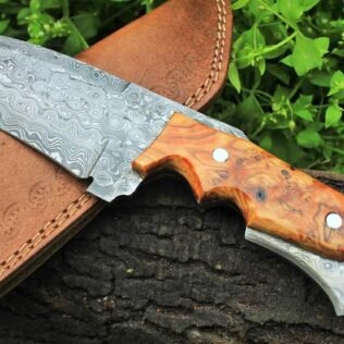 Damascus Steel Skinner Hunting Knife 9″Long 4.5″ Blade 11.2oz HandMade